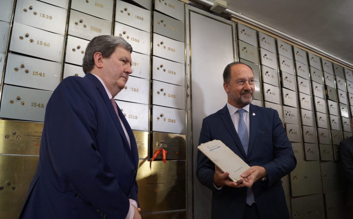 Caja de las Letras Perito en Lunas