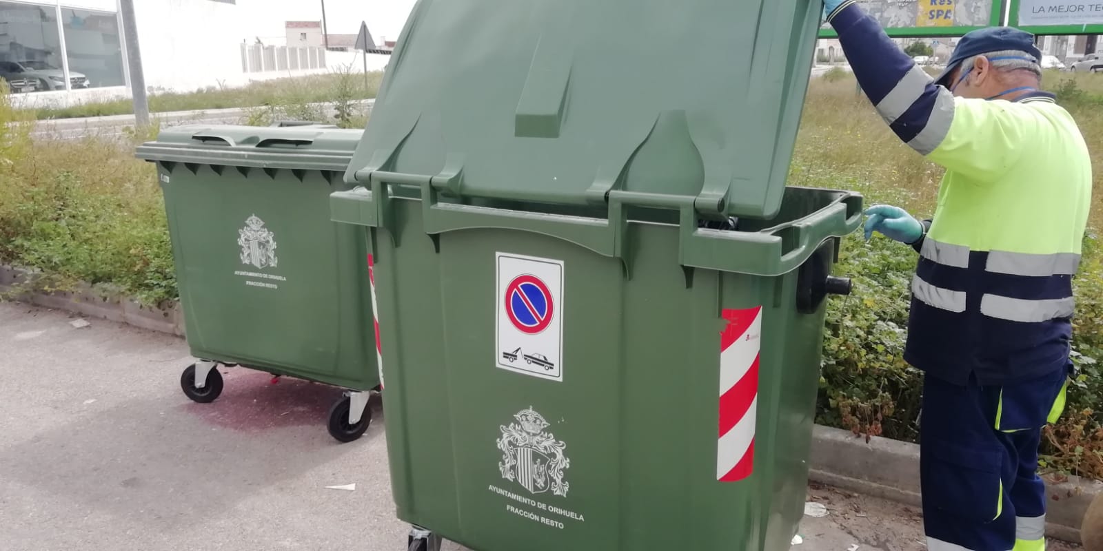 Orihuela comienza a colocar los nuevos contenedores de RSU en la costa ...