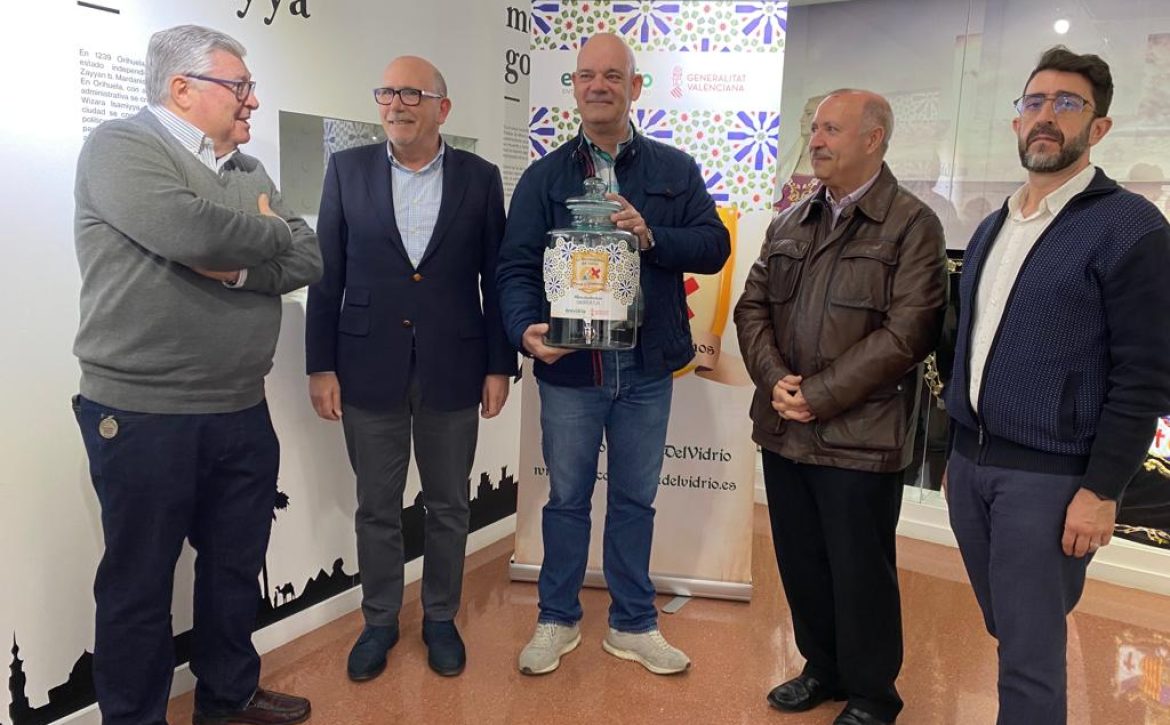 fotografía entrega dispensador de vidrio