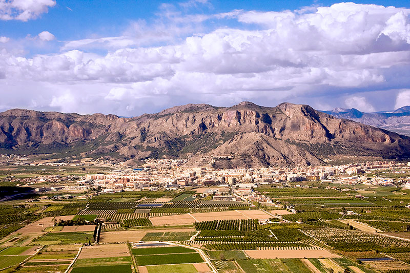 Orihuela-al-pie-de-la-sierra-que-lleva-su-nombre