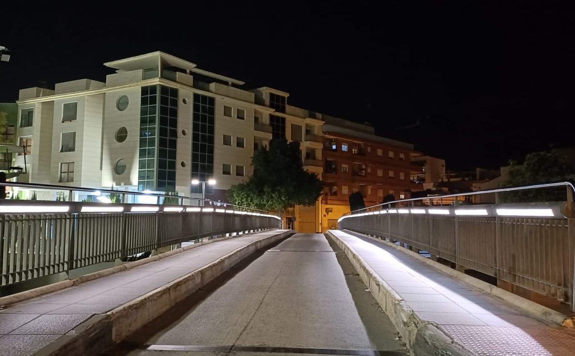 Foto archivo iluminación puente