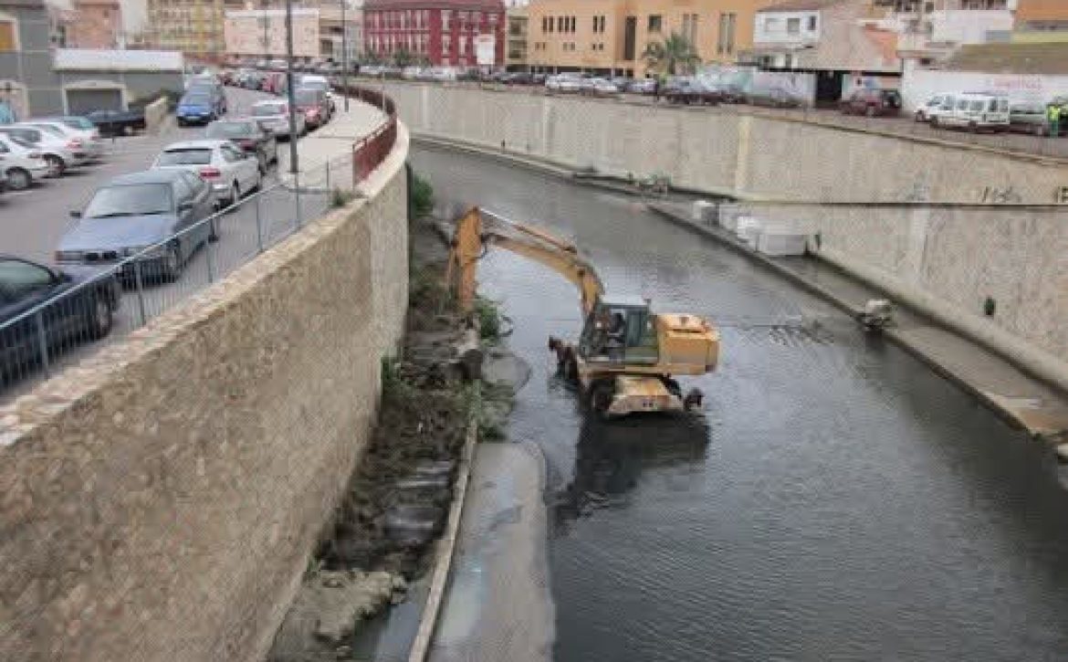 foto archivo limpieza río