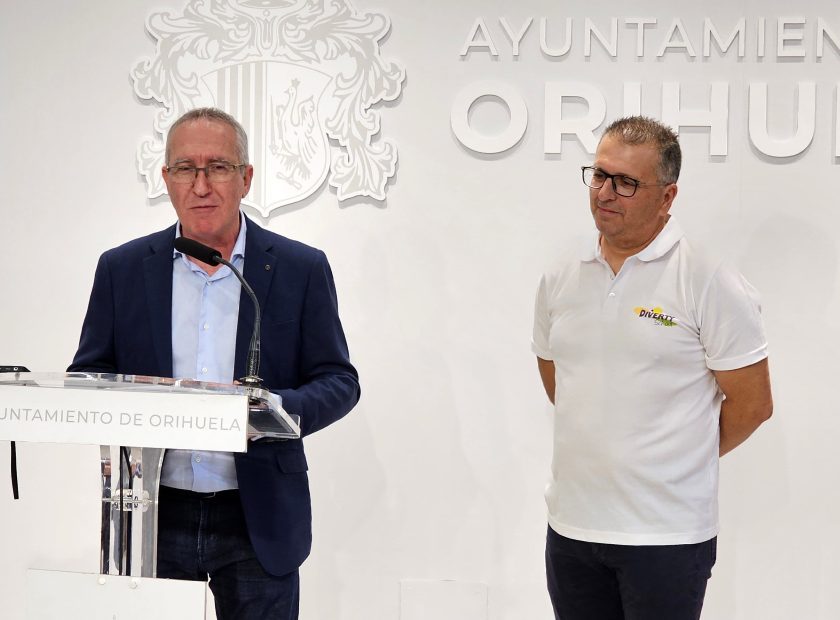 FOTO de la rueda de prensa de la Escuela de Verano
