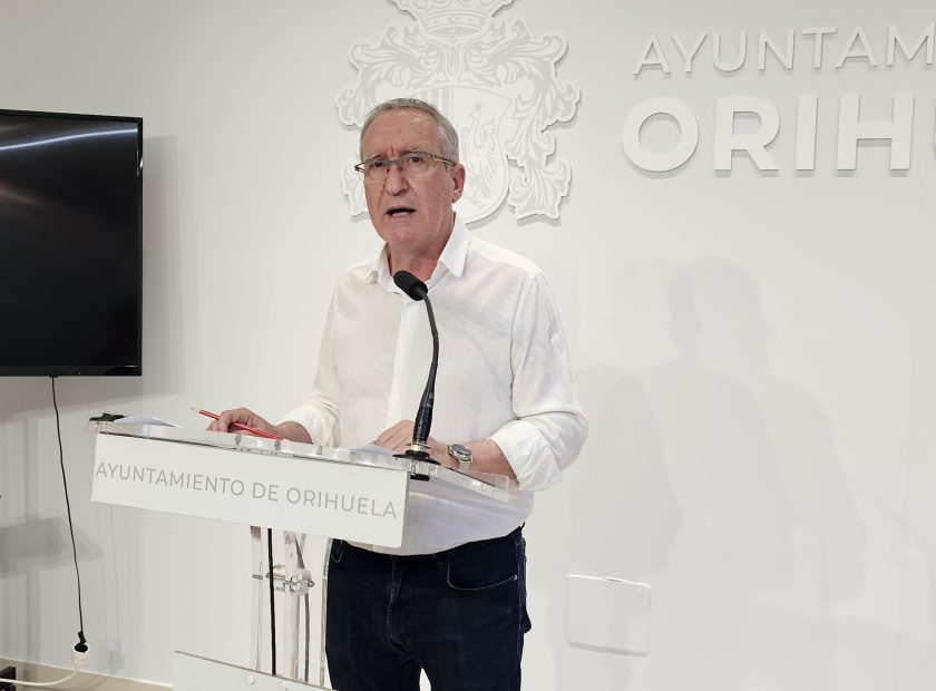 Foto Vicente Pina en la rueda de prensa