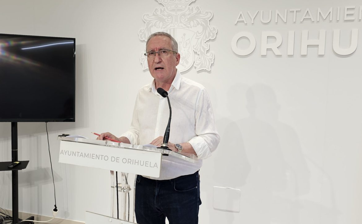 Foto Vicente Pina en la rueda de prensa