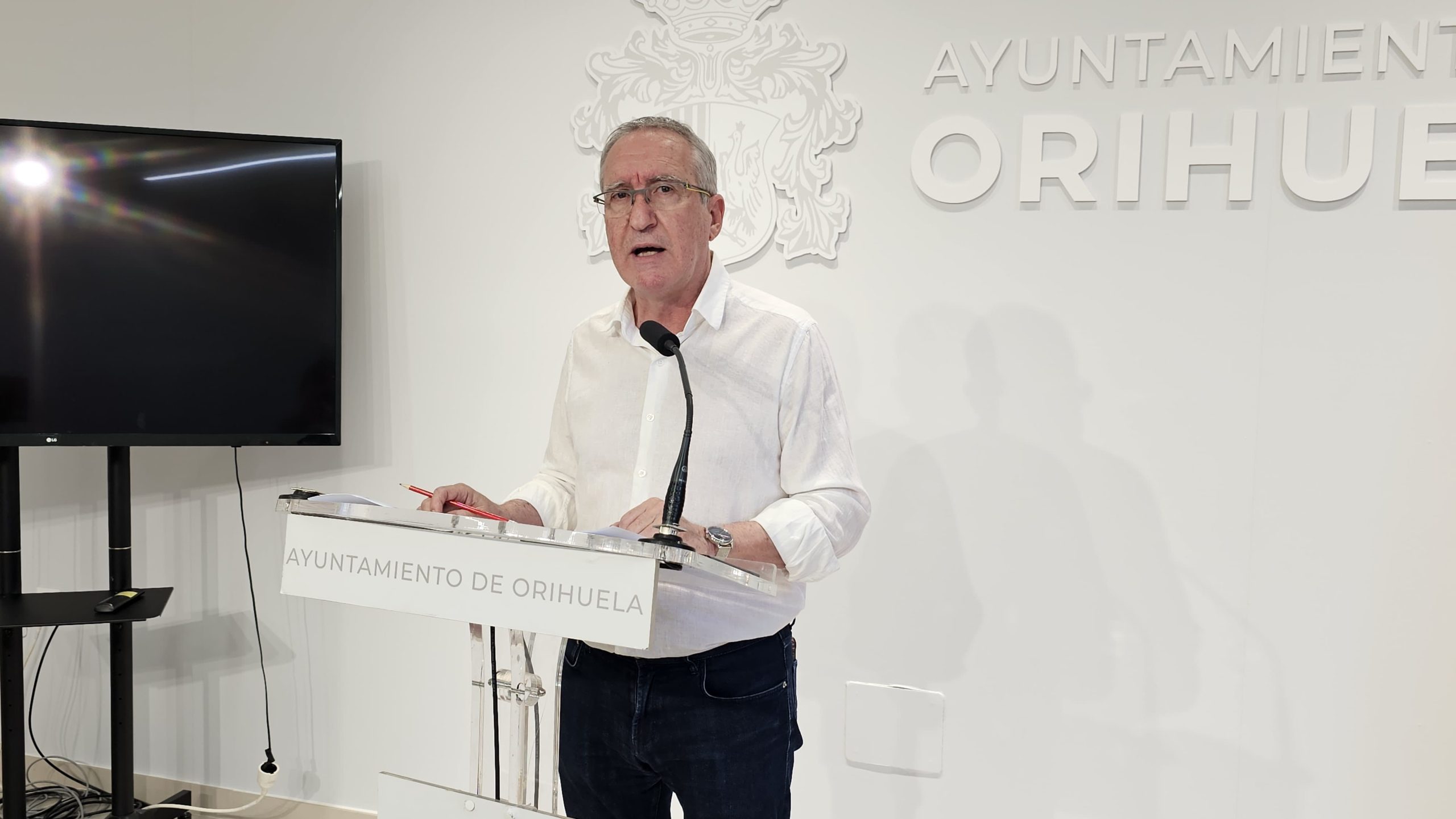 Foto Vicente Pina en la rueda de prensa