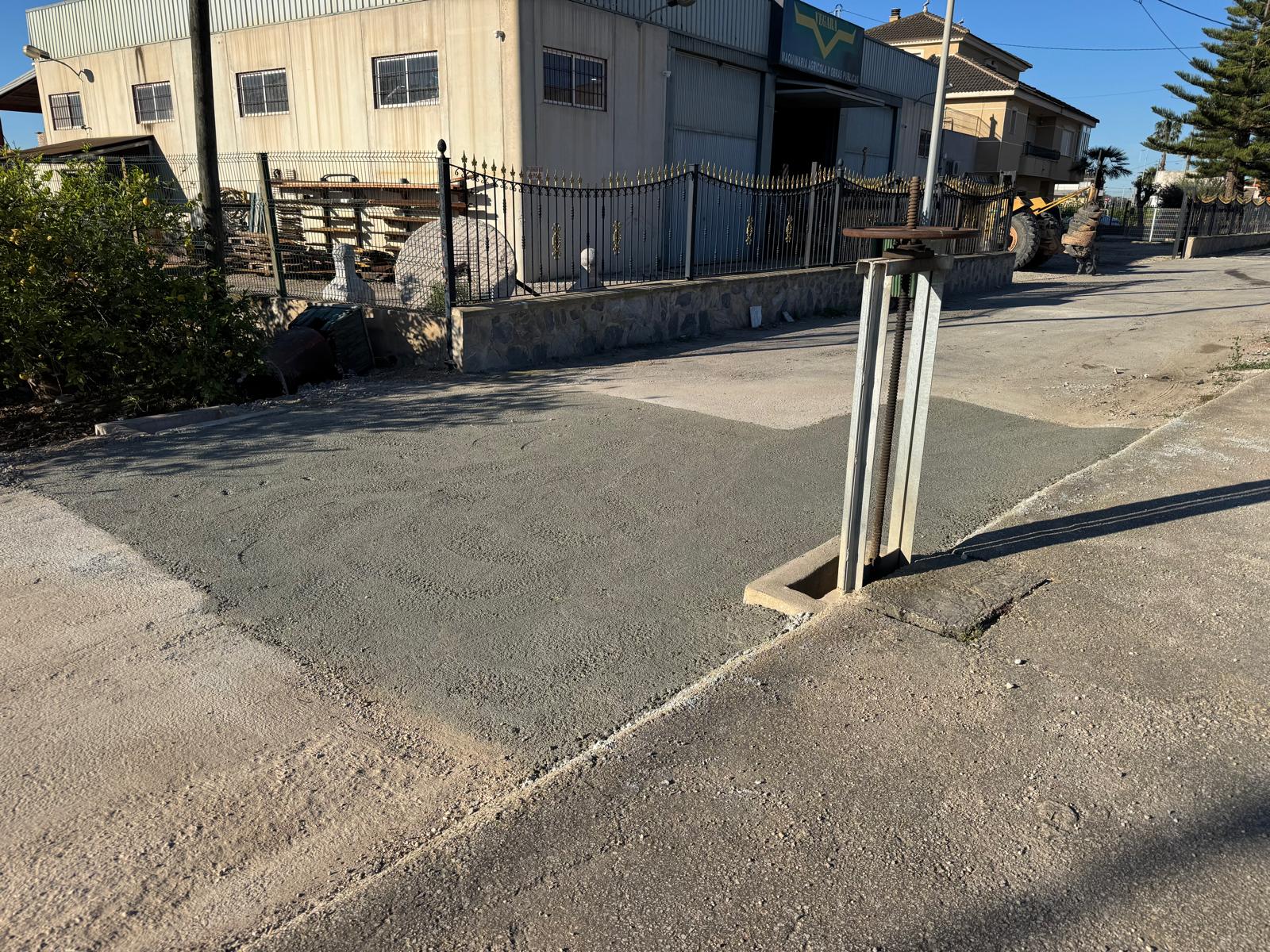 Infraestructuras acomete la reposición del cimbrado de la acequia de Molina en la Ermita de la Cruz Cubierta