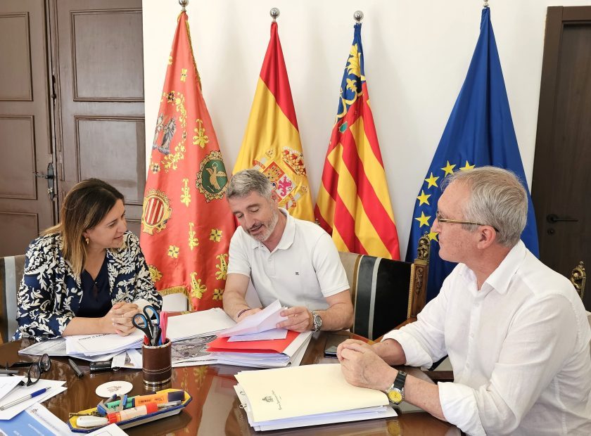 Foto reunión educación