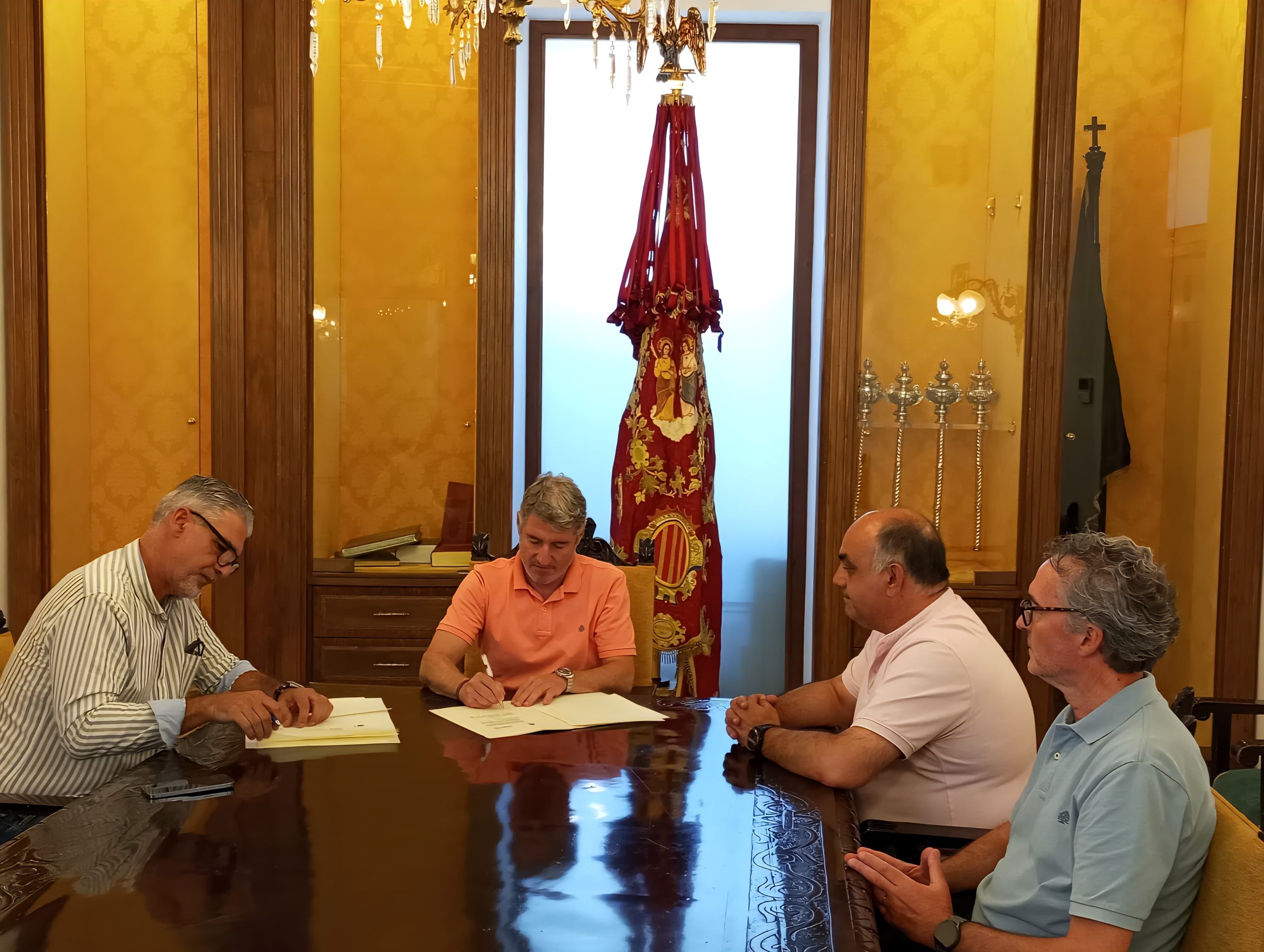 Foto firma del convenio rotary