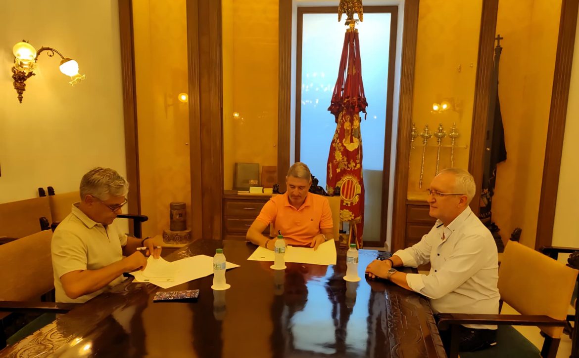 Foto de la firma del convenio