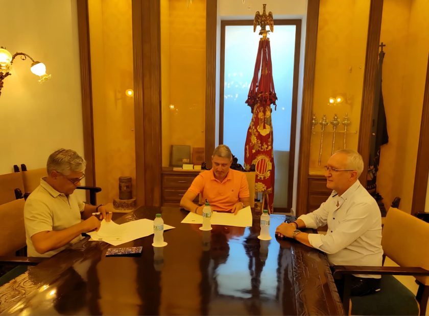 Foto de la firma del convenio