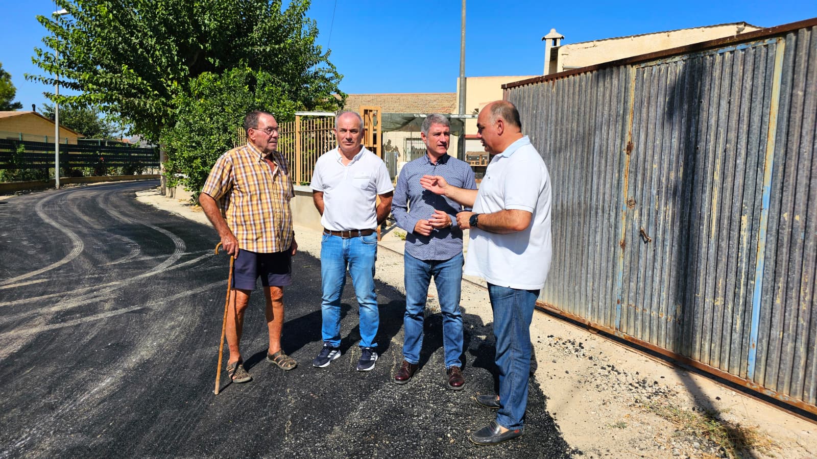 El Ayuntamiento de Orihuela invierte 80.000 euros en el asfaltado de 9.000 m2 de viales en La Aparecida dentro del plan municipal