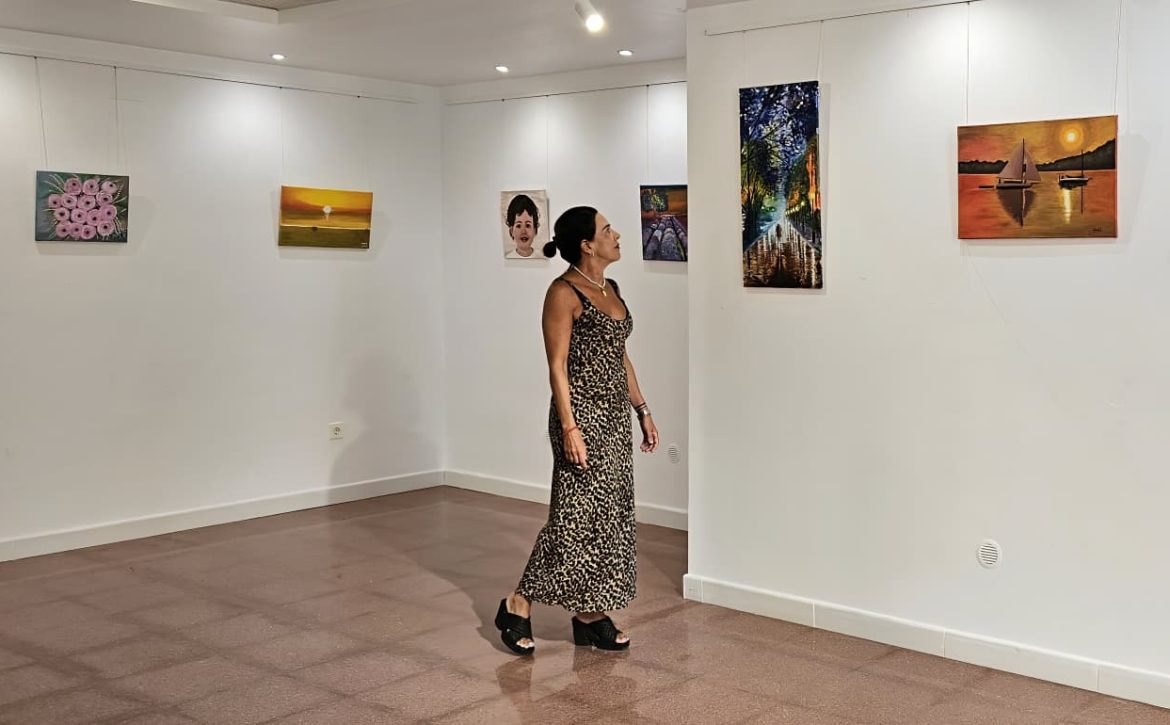 Foto Agustina Rodríguez en la exposición ok