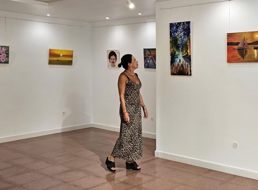 Foto Agustina Rodríguez en la exposición ok