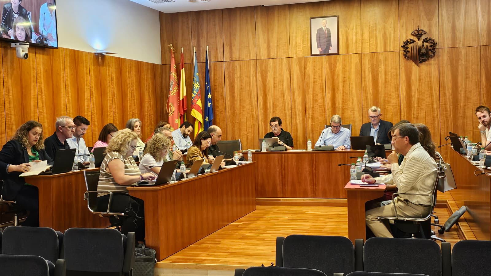 El Ayuntamiento de Orihuela repara una deuda histórica con su plantilla al aprobar definitivamente la Carrera Profesional