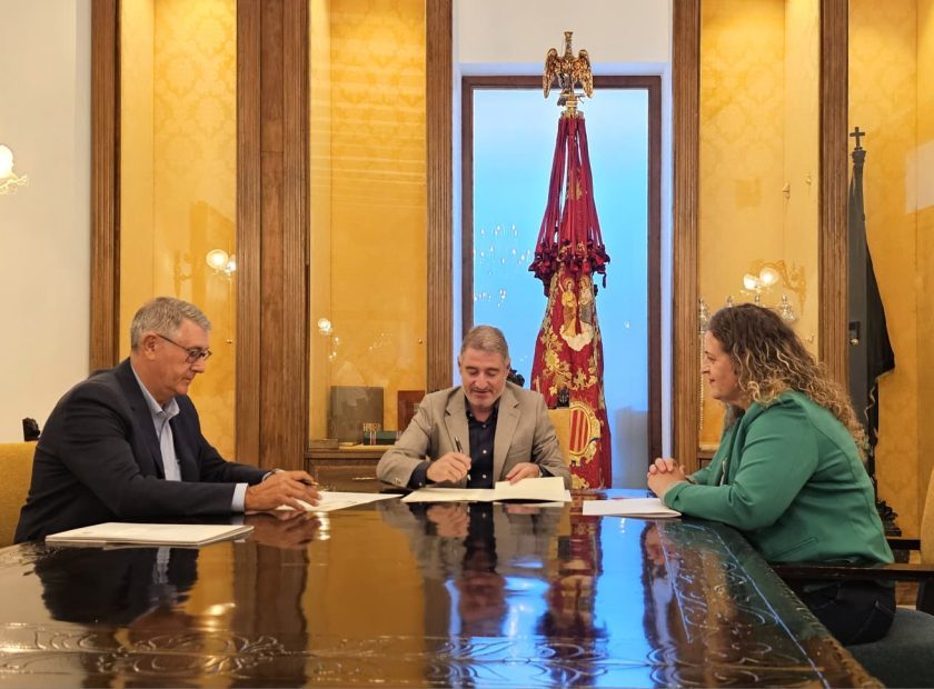 Foto firma convenio 1