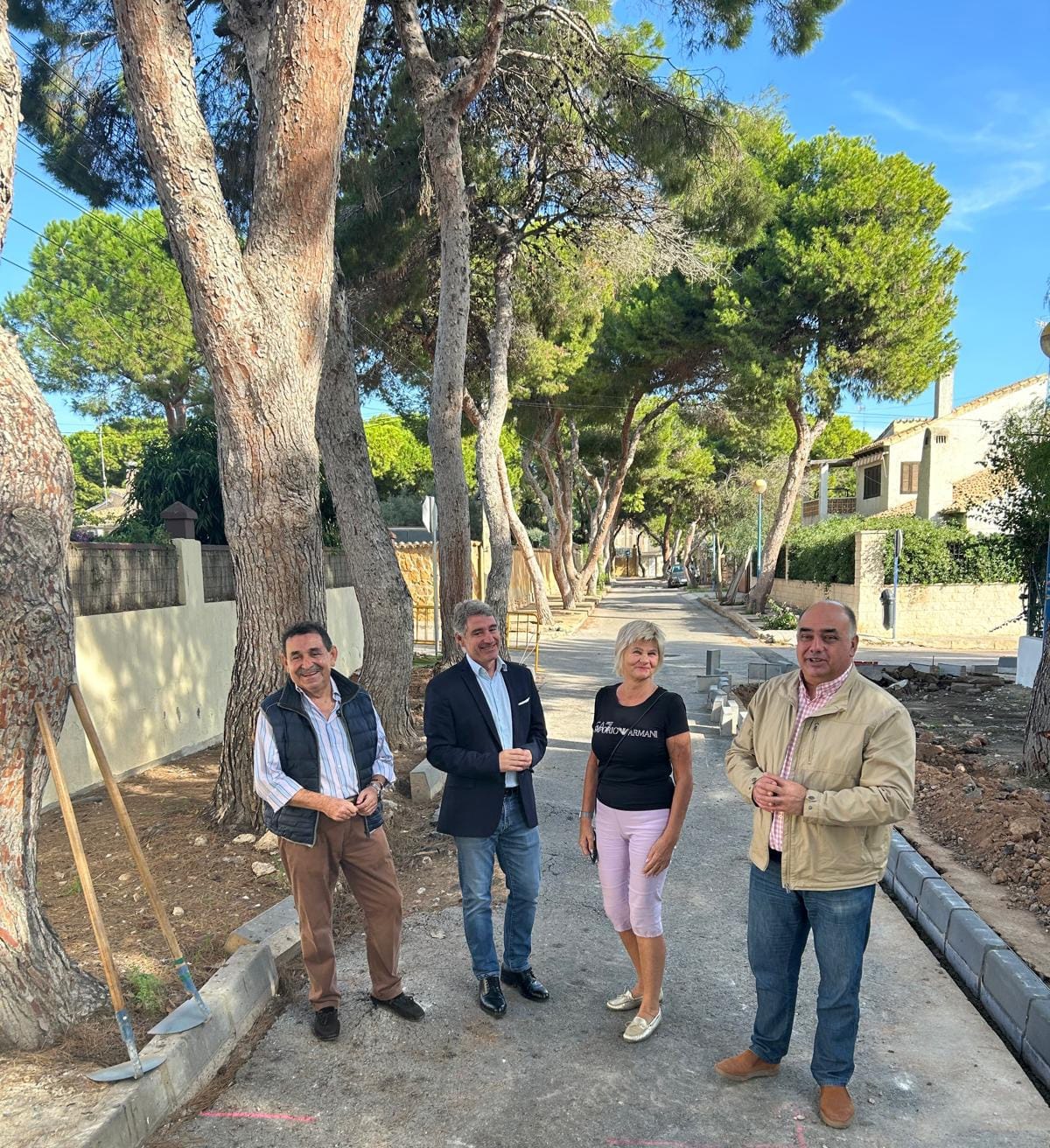 El Ayuntamiento de Orihuela acomete la adecuación integral de la calle Los Pinos de Punta Prima tras años de reivindicación vecinal