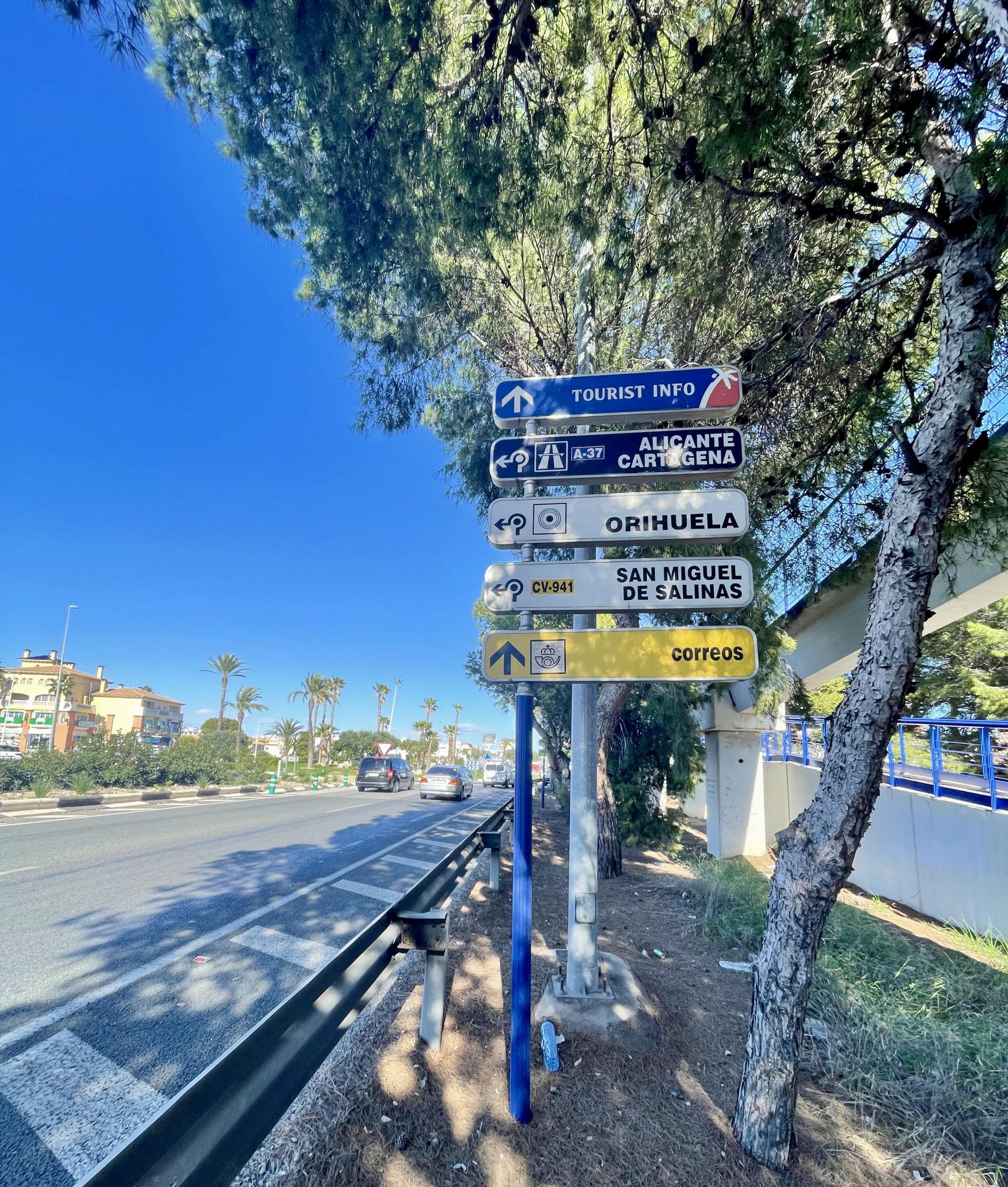 Turismo adjudica la renovación de la señalética turística en Orihuela Costa