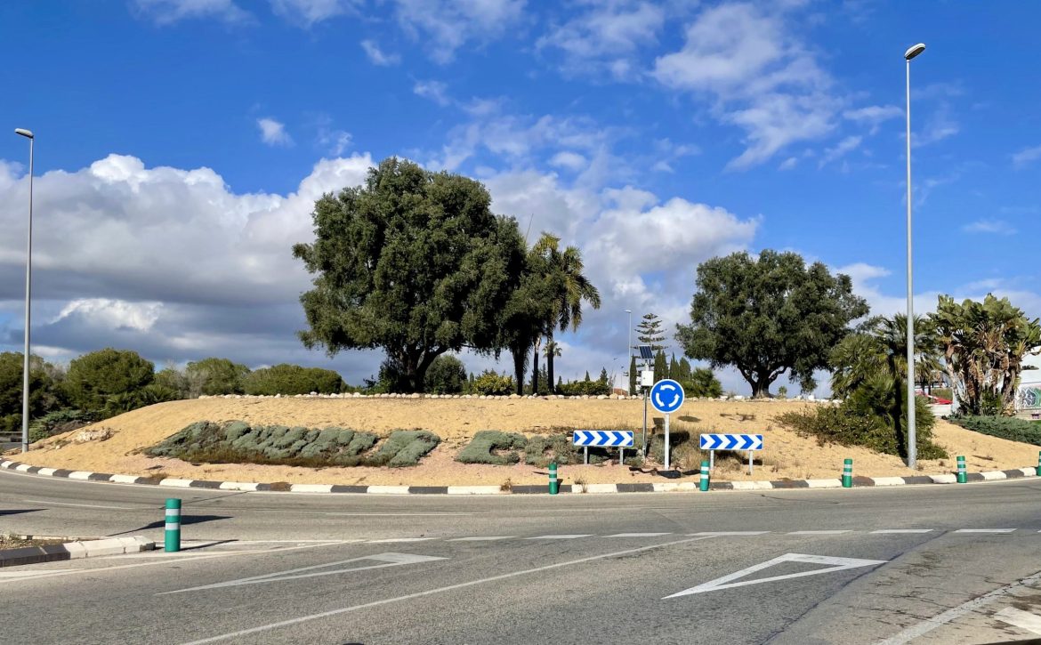 fotoRotondaOrihuelaCosta