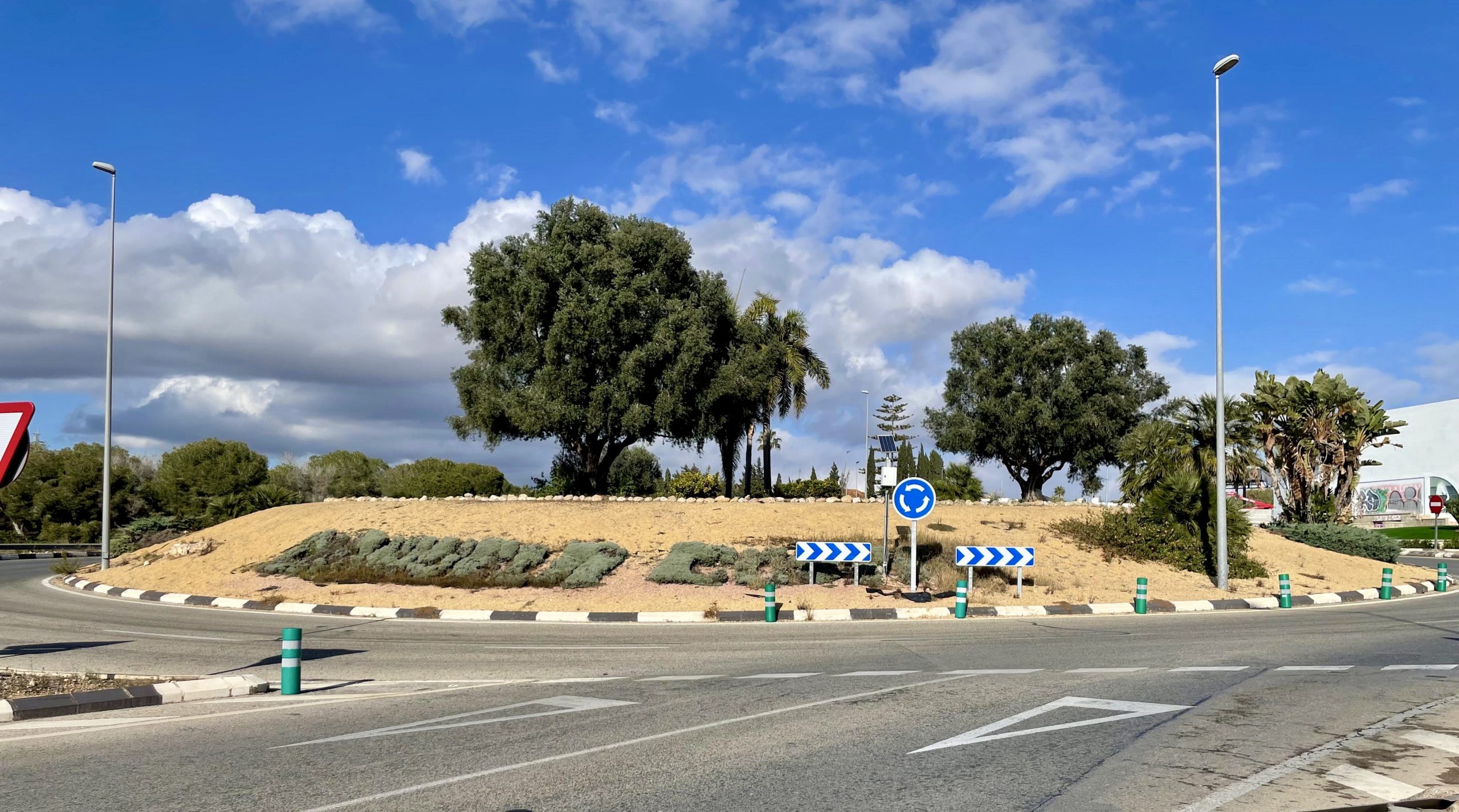 fotoRotondaOrihuelaCosta