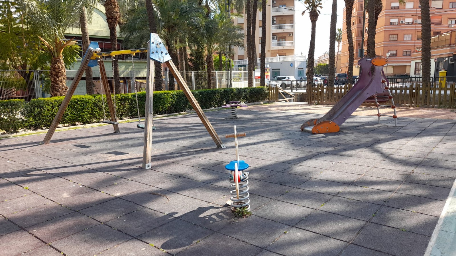 Infraestructuras saca a licitación la renovación de sus parques infantiles por casi 600.000 euros