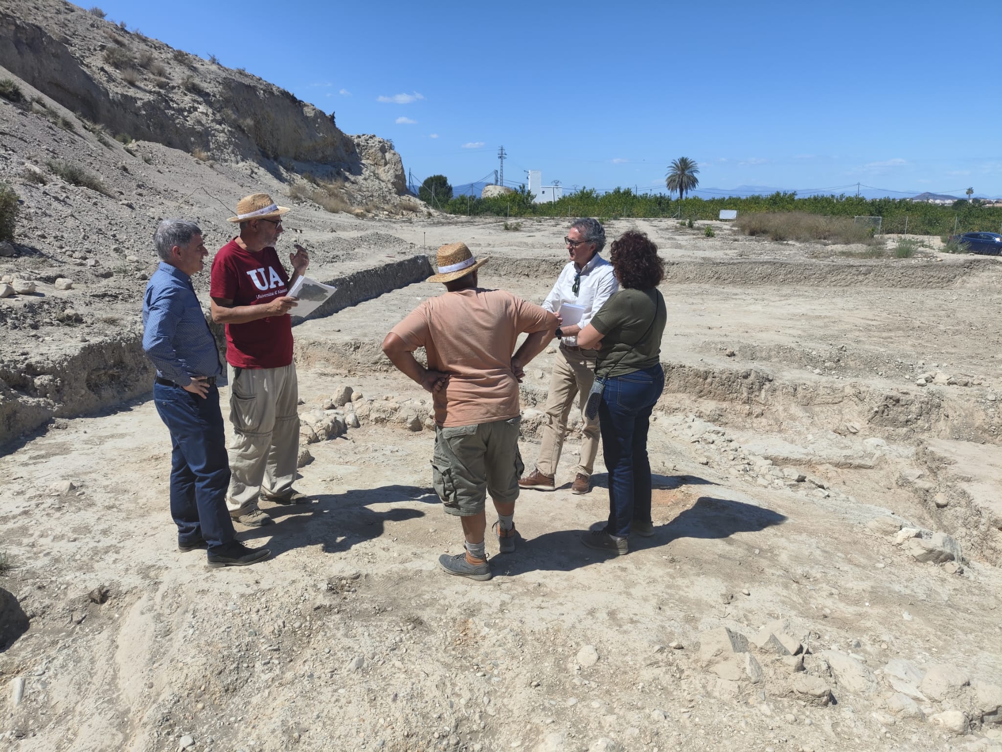 El Ayuntamiento de Orihuela y la Universidad de Alicante renuevan su convenio para impulsar la cuarta fase del proyecto arqueológico de Los Saladares