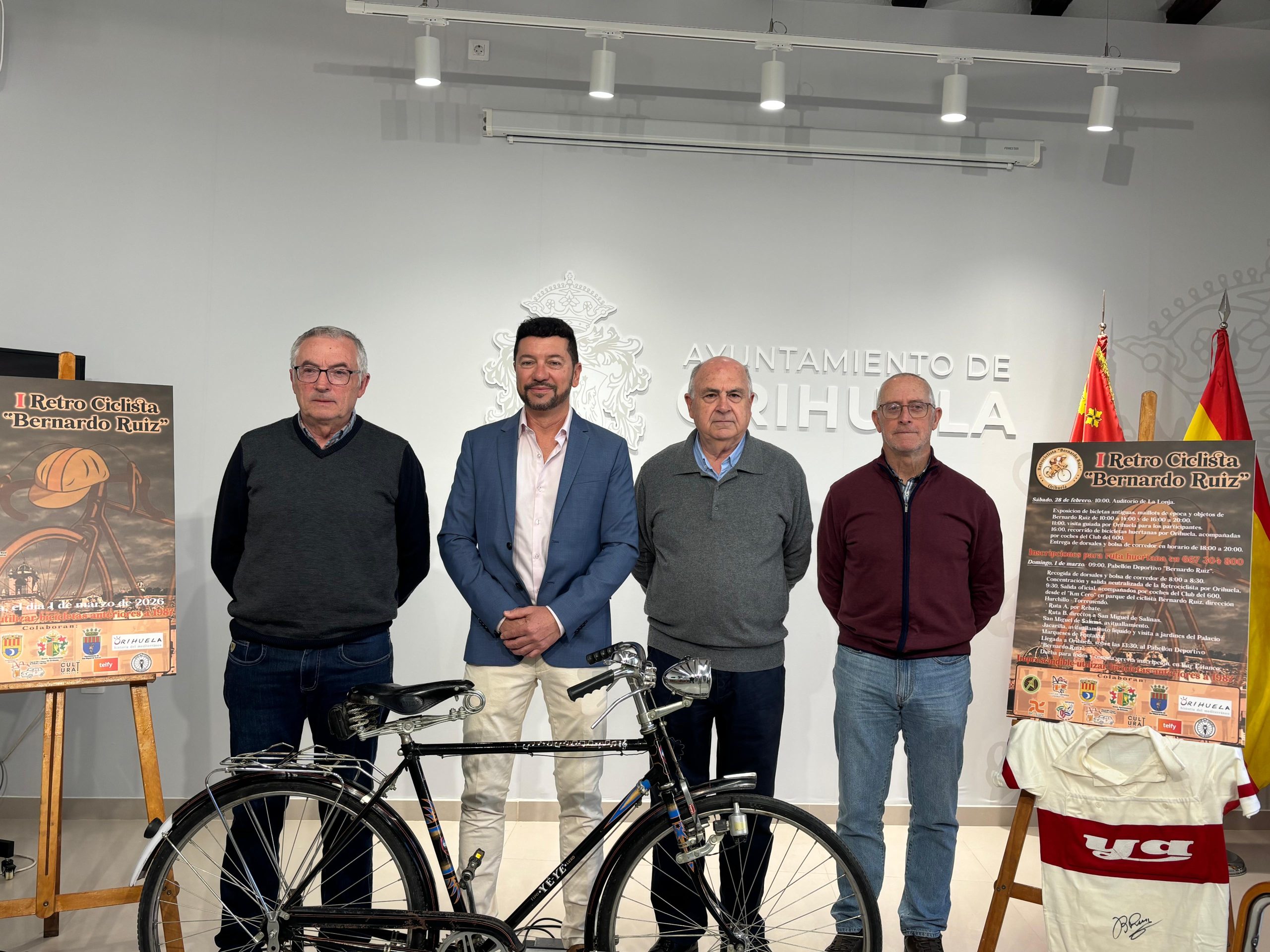 Orihuela presenta la ‘I Retro Ciclista Bernardo Ruiz’, un homenaje para mantener vivo el legado de ‘El Pipa’