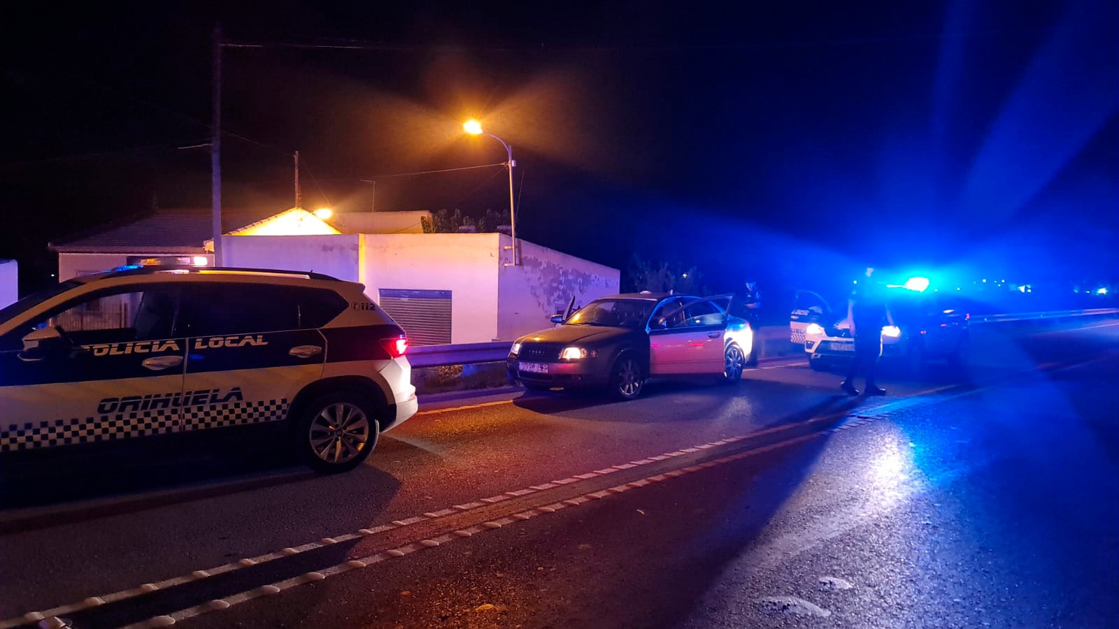 La Policía Local detiene a una mujer por hurtos en varios comercios de Zenia Boulevard