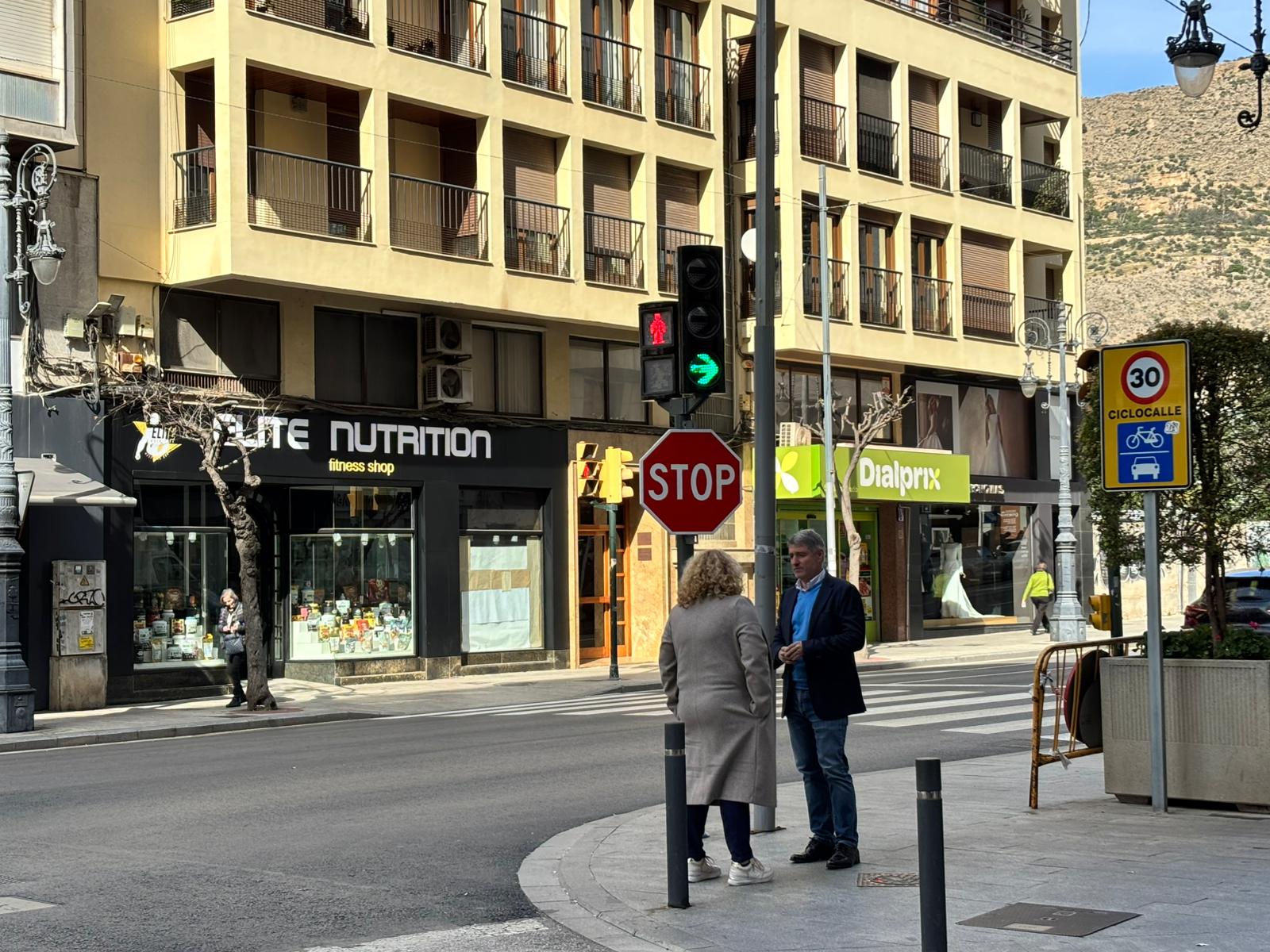 Seguridad Ciudadana inicia la instalación de los nuevos semáforos en Orihuela tras una inversión cercana a 300.000 euros