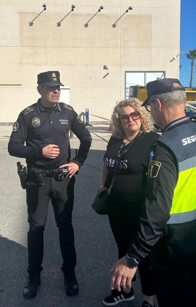 El Ayuntamiento de Orihuela pone en marcha la expedición de DNI y pasaporte en el acto en Orihuela Costa