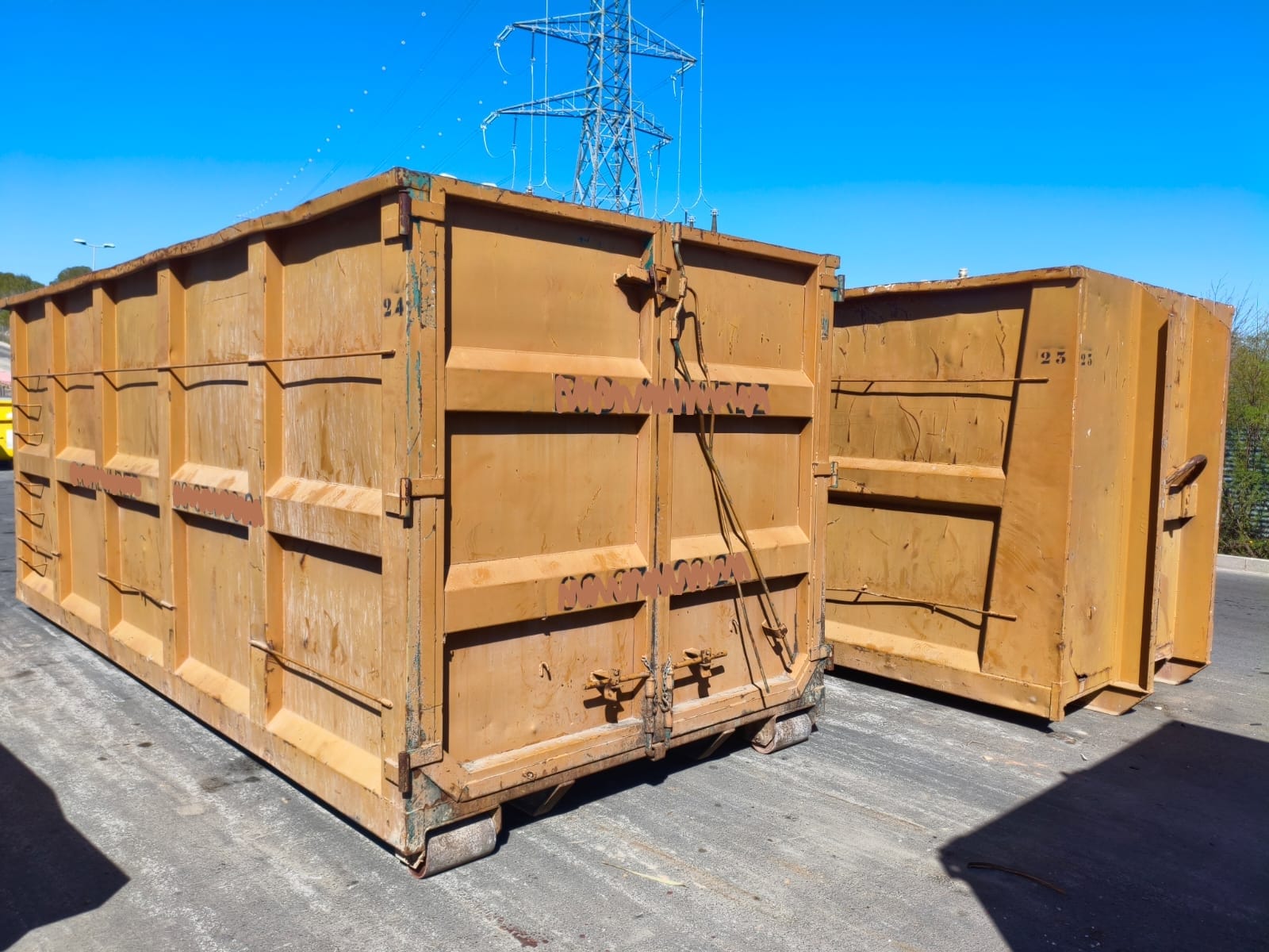 El Ayuntamiento licita el servicio de contenedores para la limpieza viaria, playas, poda y enseres con una inversión superior a 240.000 euros