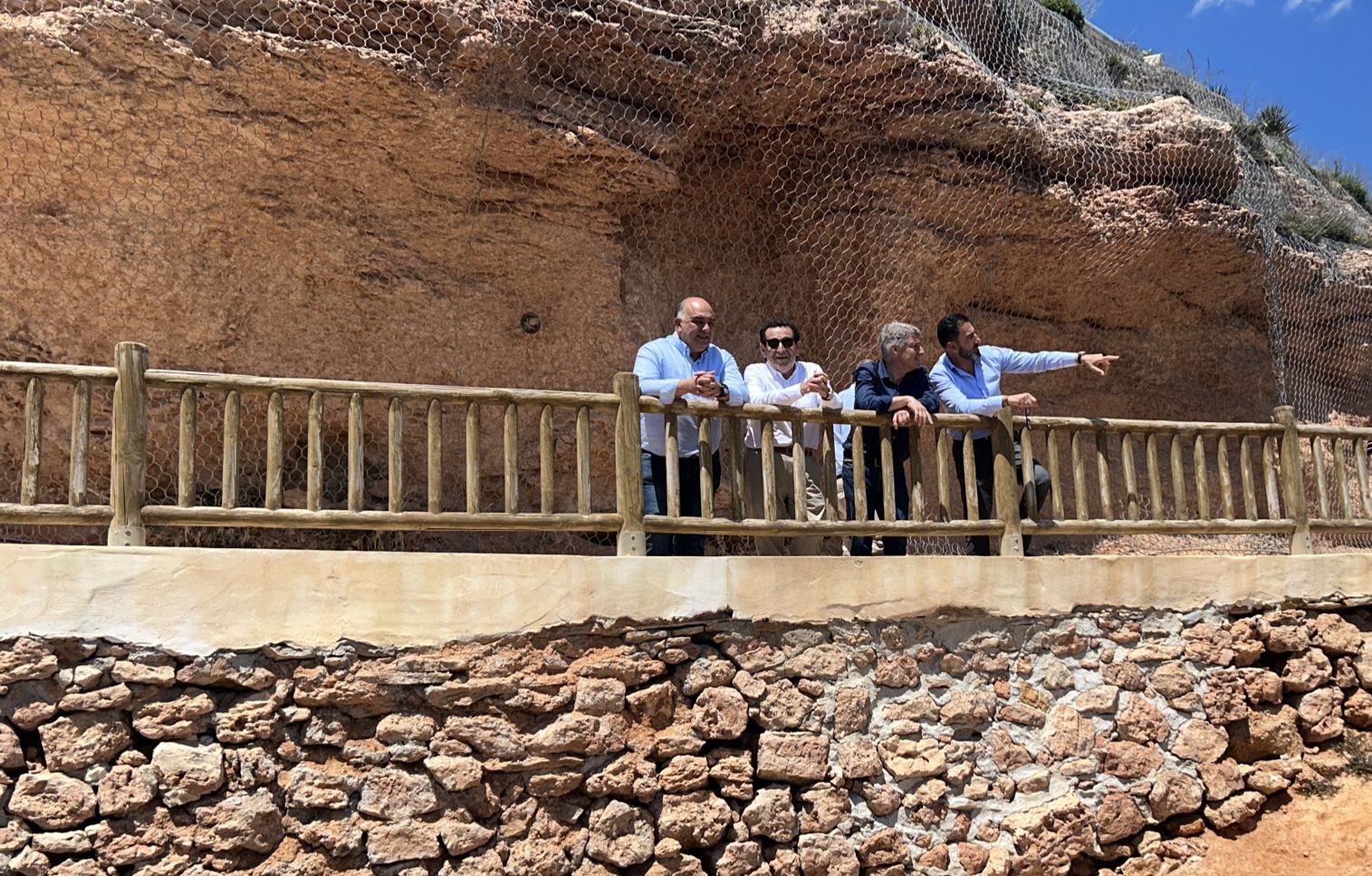 Finalizan las obras de reparación del Sendero Azul de Cabo Roig afectado por los temporales