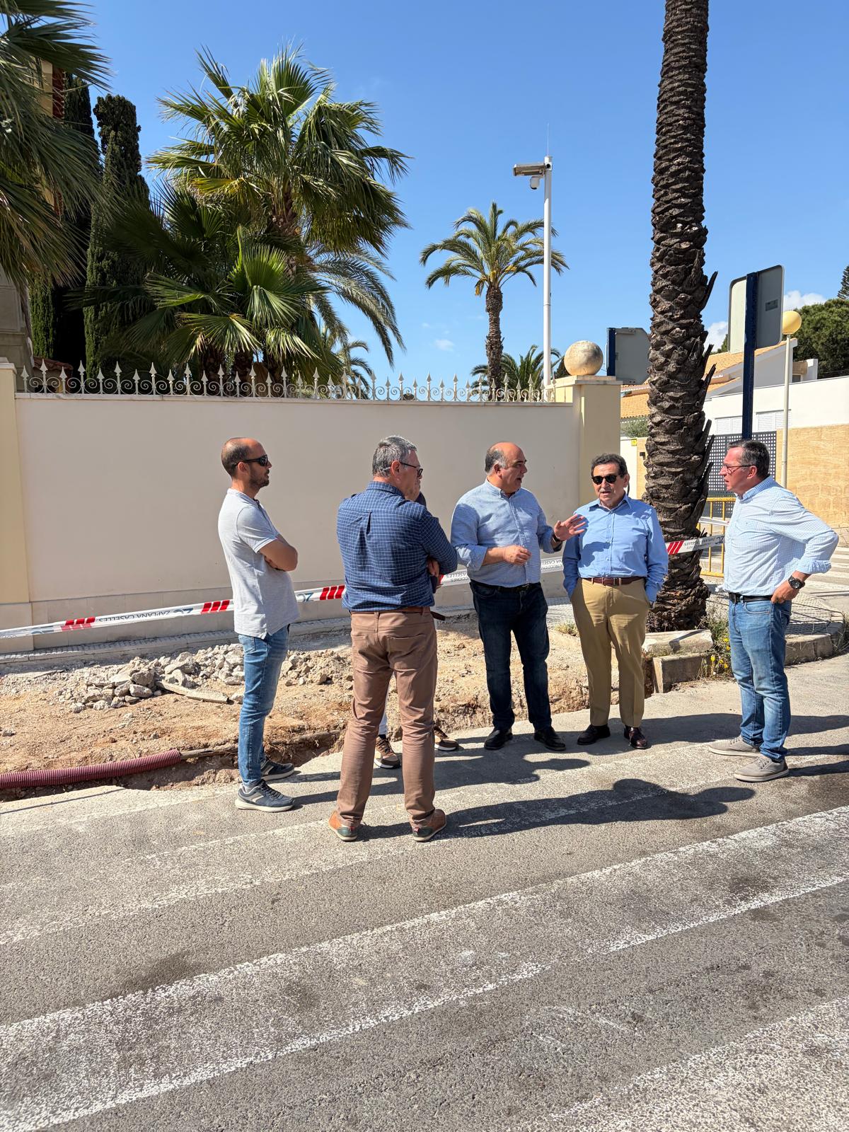 La avenida del Cabo en Cabo Roig avanza en su renovación con mejoras en accesibilidad y alumbrado público
