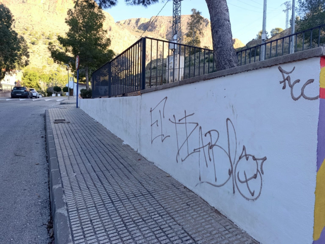 Fachada número 5 - Dimensiones de 10 m x 1,45 m