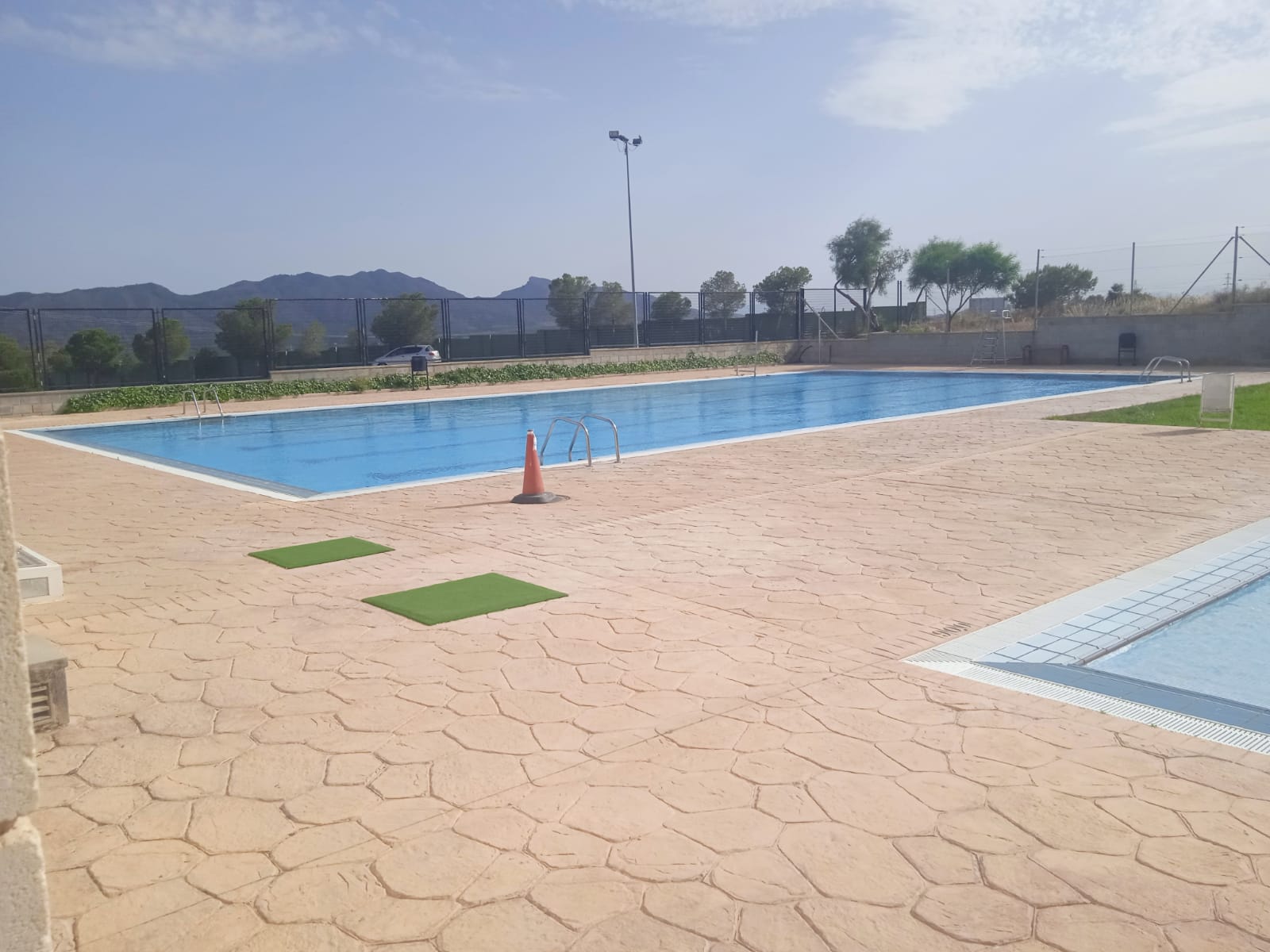 El Ayuntamiento renovará las piscinas de San Bartolomé, La Murada, Orihuela Costa y Palacio del Agua