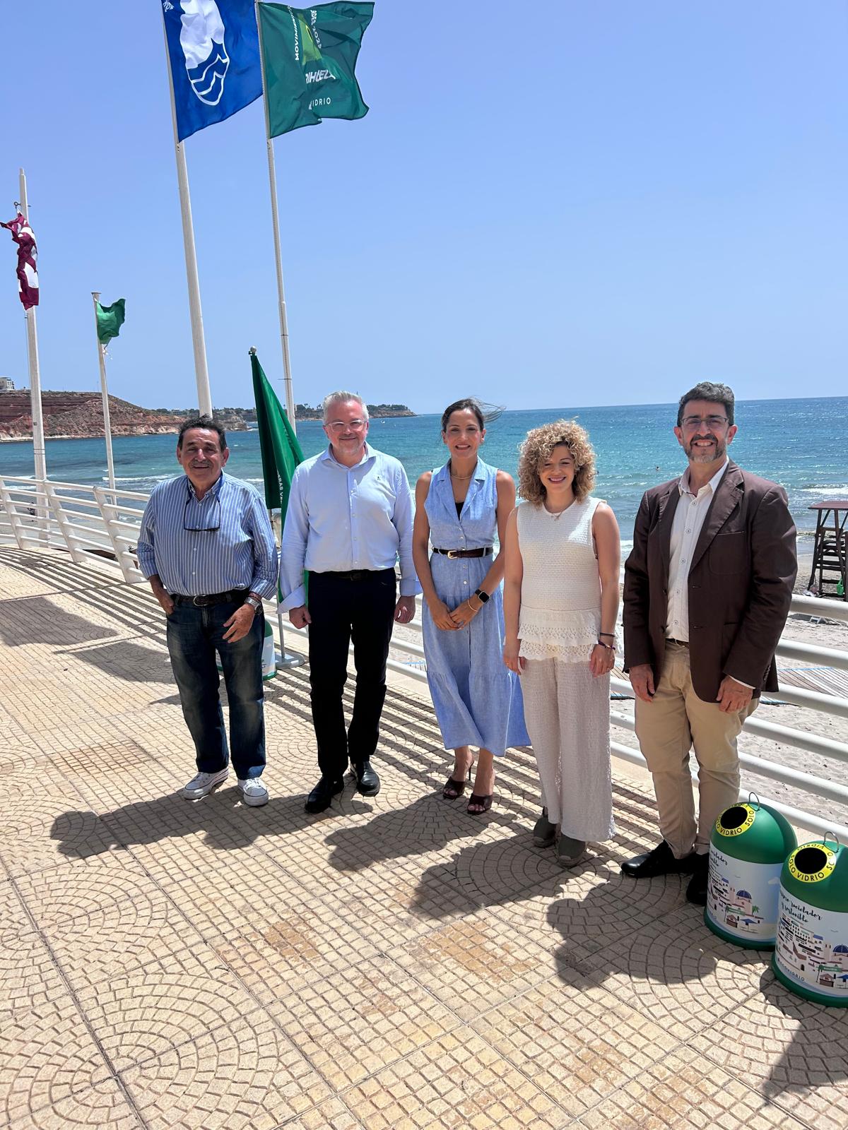 Orihuela Costa acoge la presentación de la séptima edición del Movimiento Banderas Verdes de Ecovidrio