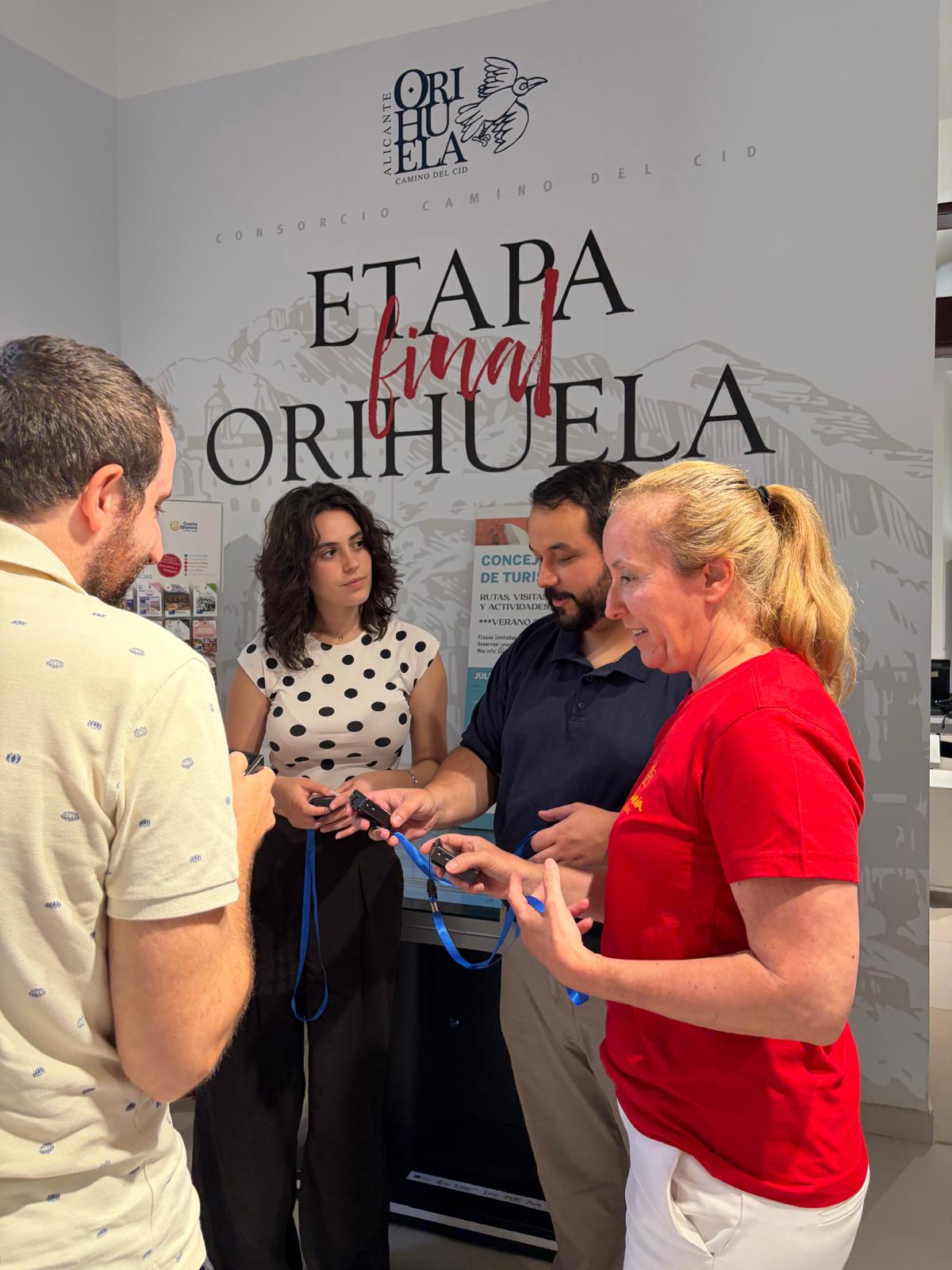 La Concejalía de Turismo pone en marcha un sistema de audioguías para reforzar la accesibilidad de las visitas guiadas en Orihuela