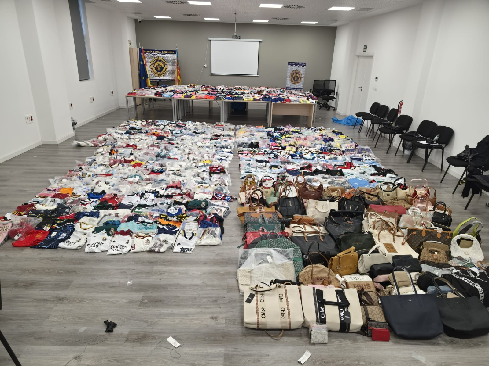 La Policía Local interviene más de 2.000 artículos presuntamente falsificados valorados en cerca de 53.000 euros