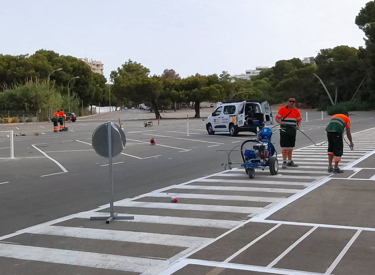La Concejalía de Infraestructuras acondiciona un nuevo aparcamiento disuasorio junto a la playa de La Glea con capacidad para 205 vehículos