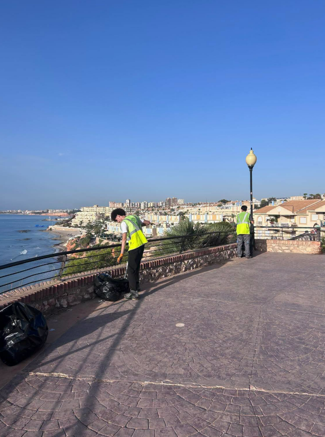 La Concejalía de Medio Ambiente lleva a cabo labores de mantenimiento y conservación en la microrreserva de Aguamarina y la playa de La Glea