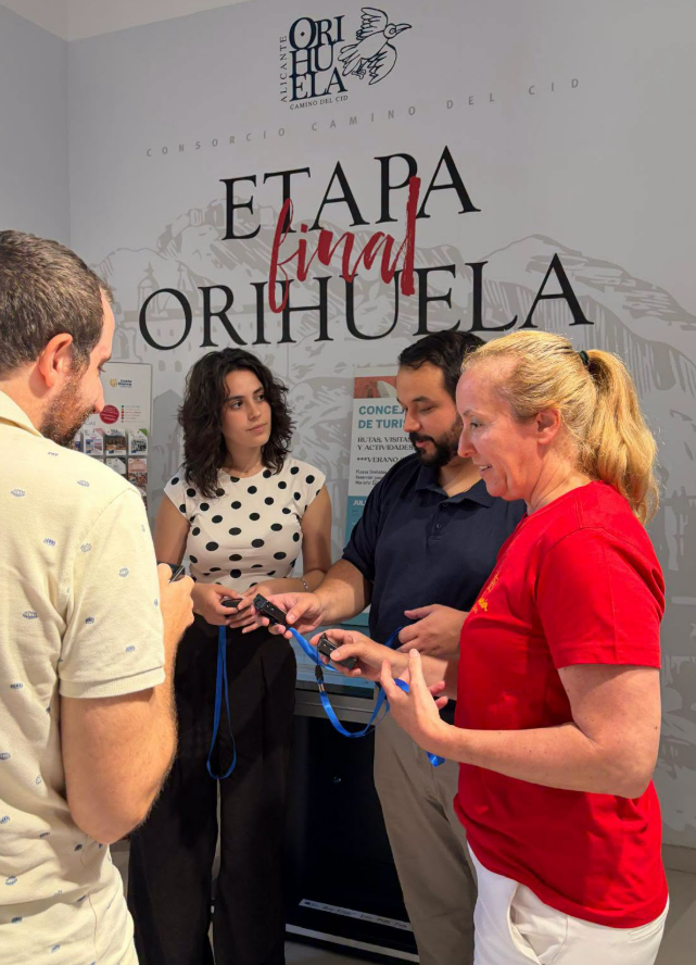 La Concejalía de Turismo pone en marcha un sistema de audioguías para reforzar la accesibilidad de las visitas guiadas en Orihuela