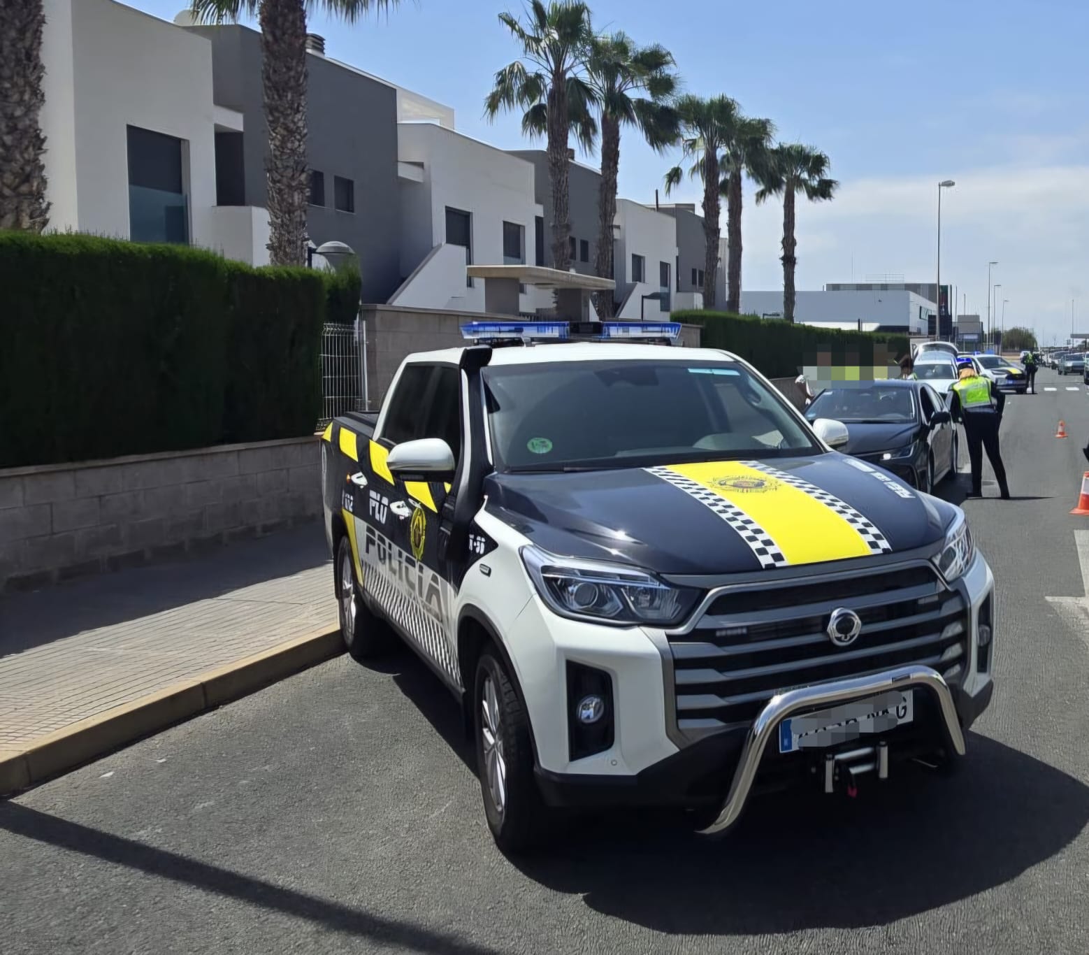 Actuación conjunta de la Policía Local y la Guardia Civil en Orihuela Costa con cuatro detenidos y una persona liberada