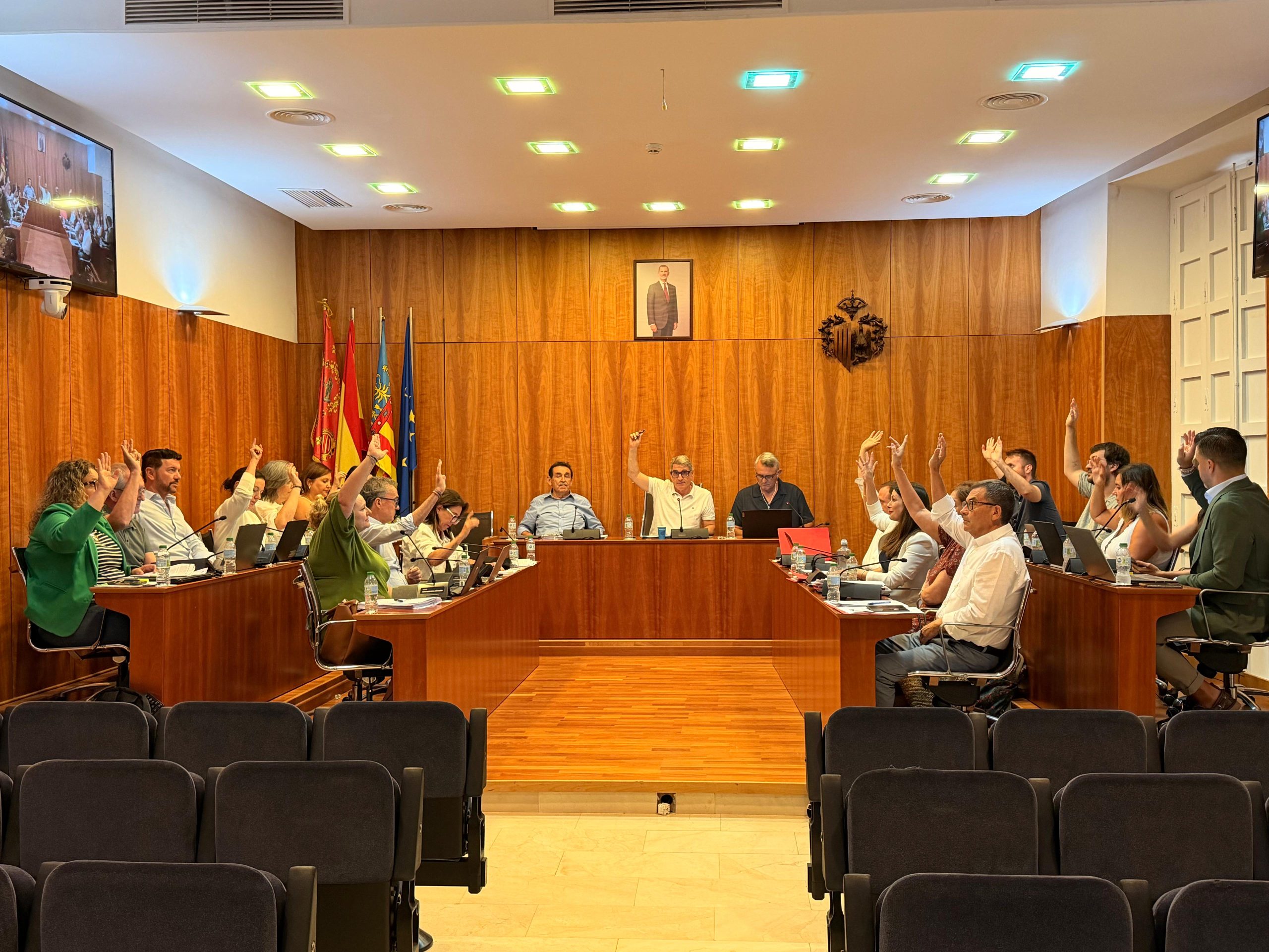 El Pleno aprueba por unanimidad las condecoraciones, felicitaciones y distinciones con motivo de la festividad de la Patrona de la Policía Local de Orihuela 2026 
