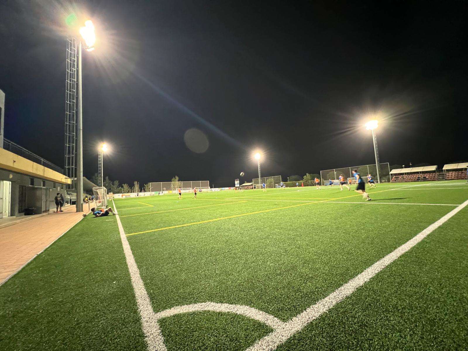 El Ayuntamiento de Orihuela recupera la iluminación del Polideportivo de La Murada con la reposición del cableado sustraído en agosto